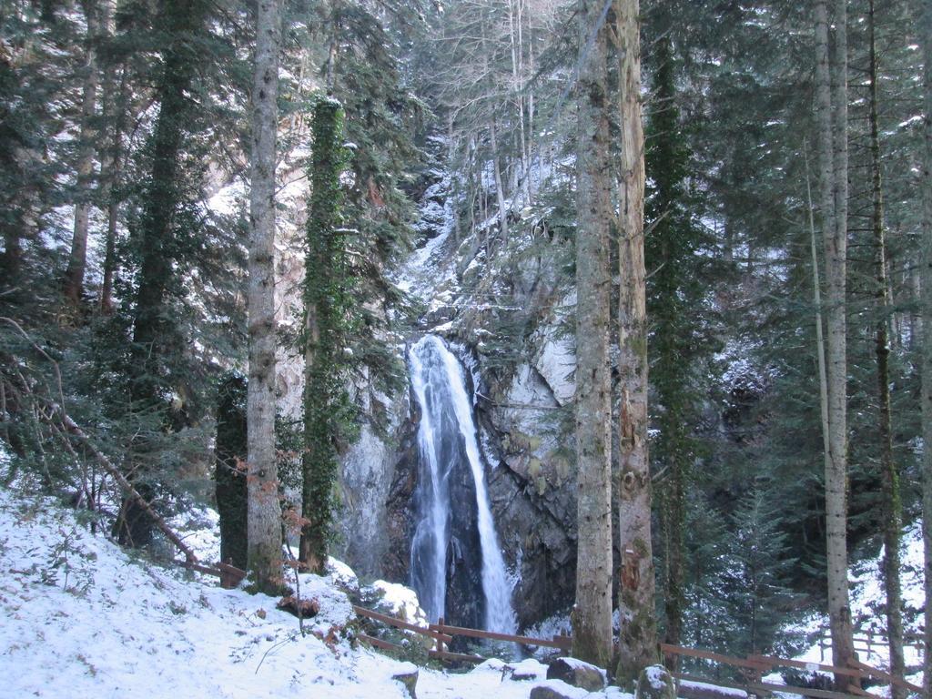 Gite Auberge Les Cascades La Mongie Esterno foto