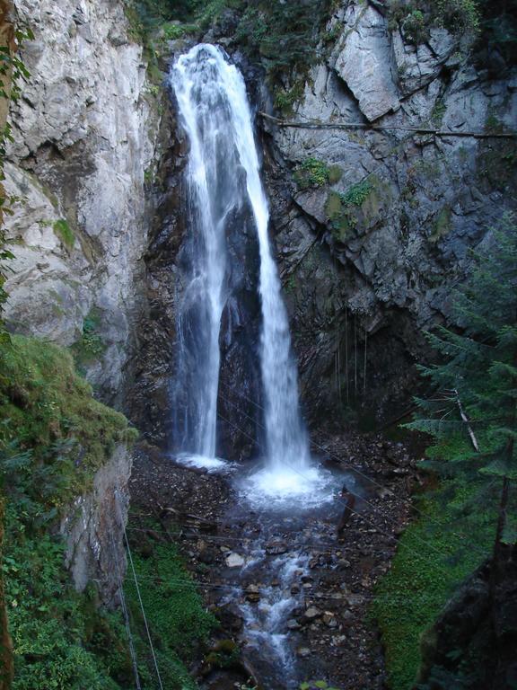 Gite Auberge Les Cascades La Mongie Esterno foto